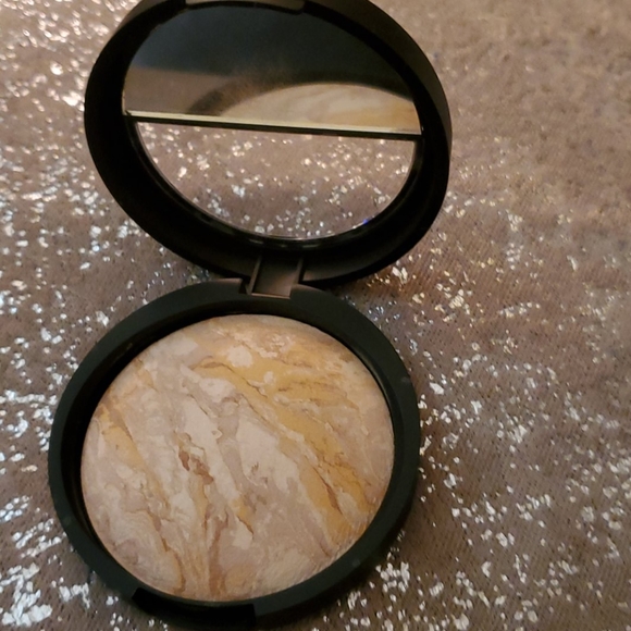 Laura Geller baked foundation in FAIR - Picture 3 of 3